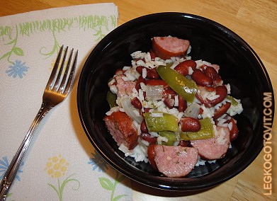 Фото рецепта: Красная фасоль, рис и свиные колбаски