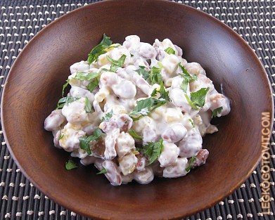 Фото рецепта: Салат из фасоли с сухариками