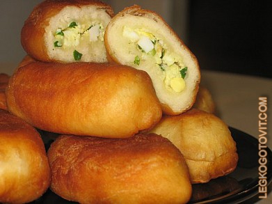 Фото рецепта: Жареные пирожки с зеленым луком и яйцом