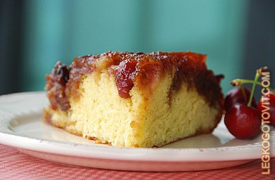 Фото рецепта: Пирог со свежей вишней и персиками