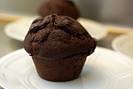 Фото рецепта: Шоколадные кексы с вишней