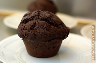 Фото рецепта: Шоколадные кексы с вишней