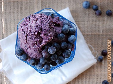 Фото рецепта: Черничное мороженое с йогуртом