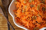 Фото рецепта: Салат морковный с изюмом