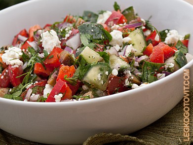 Фото рецепта: Греческий салат со свежей зеленью