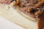 Фото рецепта: Грушевый пирог с кедровыми орешками