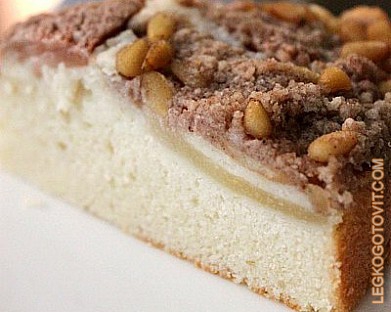 Фото рецепта: Грушевый пирог с кедровыми орешками