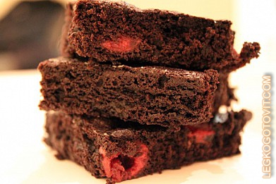 Фото рецепта: Шоколадно-вишневый пирог