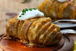 Фото рецепта: Картофель-гармошка с сыром