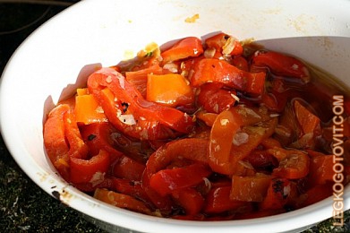 Фото рецепта: Салат из жареного сладкого перца