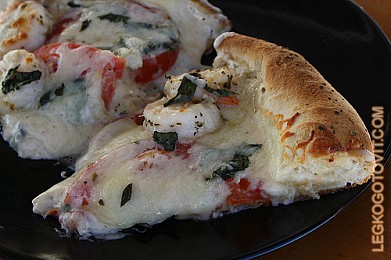 Фото рецепта: Пицца с креветками и соусом Альфредо