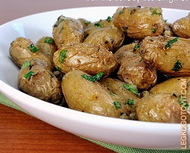 Картофель в мундире с чесночным соусом – рецепт бюджетного и вкусного ужина