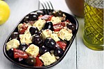 Как приготовить Маринованная фета с маслинами и жареным красным перцем