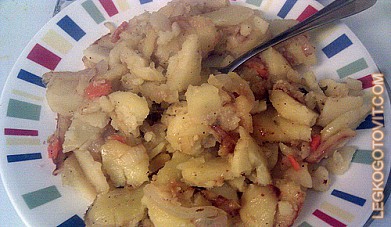 Фото рецепта: Картофель, жареный с луком и морковью