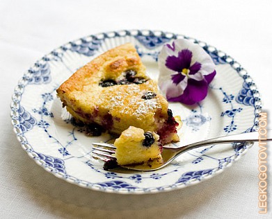 Фото рецепта: Творожно-лимонный пирог с черникой
