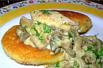 Фото рецепта: Картофельные котлеты с грибной подливкой
