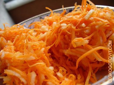 Фото рецепта: Салат с морковью и яблоками