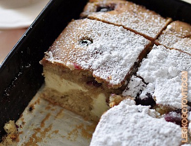 Фото рецепта: Пирог с творожной начинкой и черникой