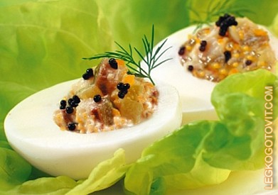 Фото рецепта: Яйца, фаршированные сельдью