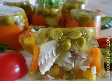 Фото рецепта: Заливная рыба с  овощами