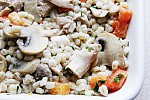 Фото рецепта: Перловая каша с куриными потрошками и грибами