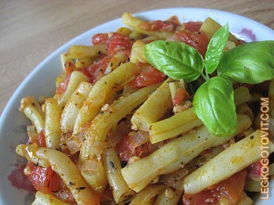Фото рецепта: Стручковая фасоль с помидорами