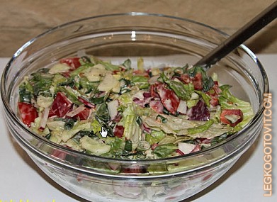 Фото рецепта: Салат с чесночным соусом