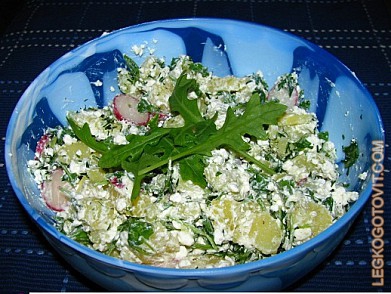 Фото рецепта: Картофельный салат с рукколой и творогом