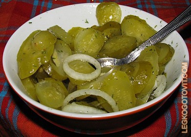 Фото рецепта: Салат из маринованных огурцов