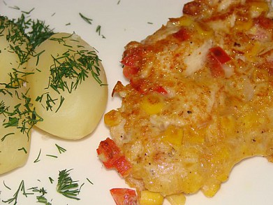 Фото рецепта: Куриные оладьи с сладким перцем и кукурузой