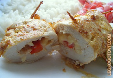 Фото рецепта: Куриные рулетики с сыром и болгарским перцем