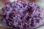 Фото рецепта: Салат из красной капусты с чесночным соусом