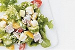 Фото рецепта: Свежий и легкий салат с тунцом