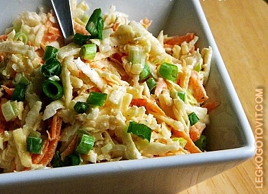 Фото рецепта: Салат из сельдерея, моркови и яблока
