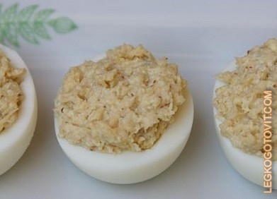 Фото рецепта: Яйца, фаршированные сыром