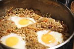 Фото рецепта: Ячневая каша с жареными овощам и яйцом