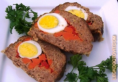 Фото рецепта: Мясной рулет с яйцом и сладким перцем
