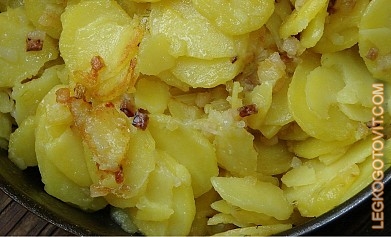 Фото рецепта: Жареный картофель с беконом и луком