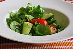 Фото рецепта: Зеленый салат с медовой заправкой
