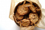 Фото рецепта: Овсяное печенье с изюмом и орехами