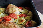 Фото рецепта: Курица, запеченная с картофелем и помидорами