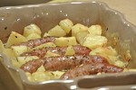 Фото рецепта: Запеченный картофель со свиными колбасками