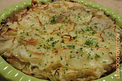 Фото рецепта: Картофель в духовке с сыром сулугуни