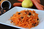 Как приготовить Морковный салат с изюмом и жареным луком