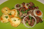 Фото рецепта: Жареная говядина с луком и картофелем