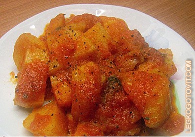 Фото рецепта: Тушеный картофель в томатном соусе