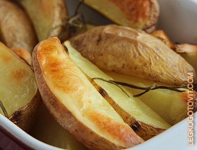 Фото рецепта: Жареные картофельные дольки с розмарином и чесноком