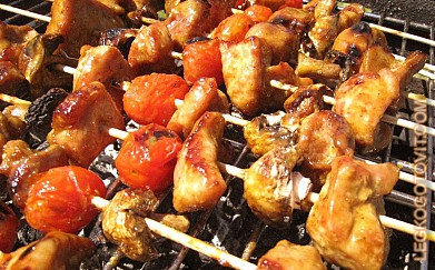 Фото рецепта: Свиной шашлык, маринованный в карри и соевом соусе