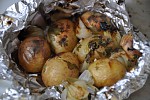Фото рецепта: Картофель запеченный в духовке в фольге