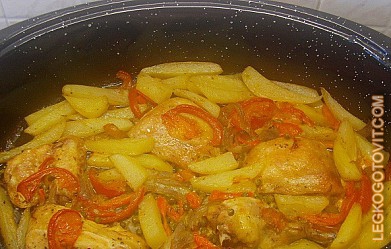 Фото рецепта: Курица с овощами в горшочке